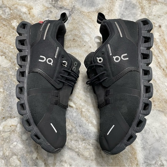 ON Cloud 5 Waterproof Running Shoe (Women) ALL BLACK SIZE 7 (59.98838) - Picture 10 of 12